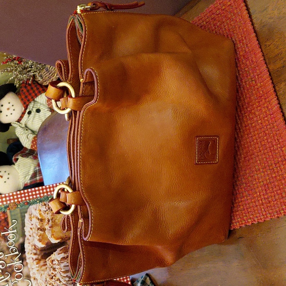 Dooney And Bourke Florentine Large Zip Barlow
